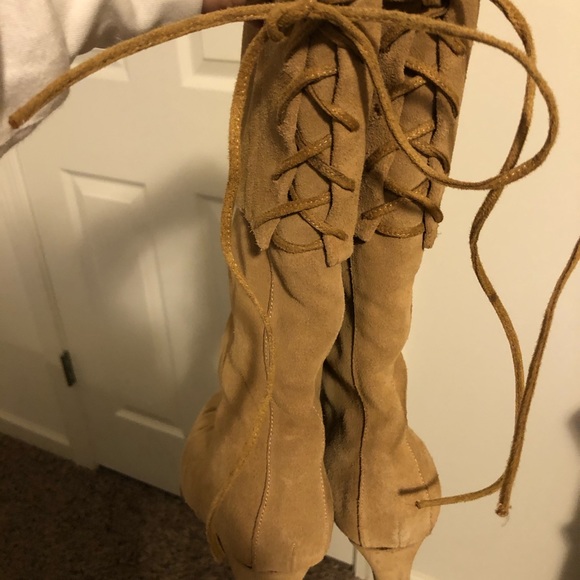 Boots - Picture 4 of 4